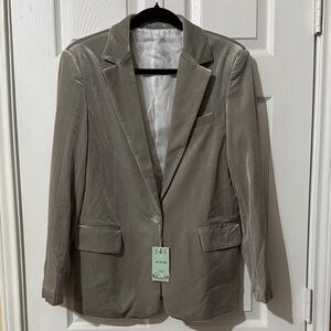 Chic Women's Blazer in Gray